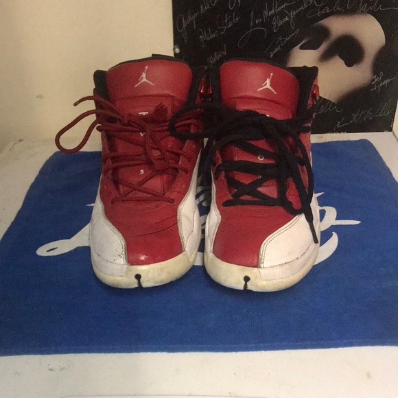 I’m selling the red and white twelves used but still life to them - Picture 2 of 4